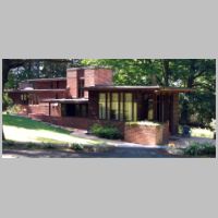 Charles L. Manson House (1938-41), Wausau, Wisconsin, photo Americasroof, Wikipedia.jpg
